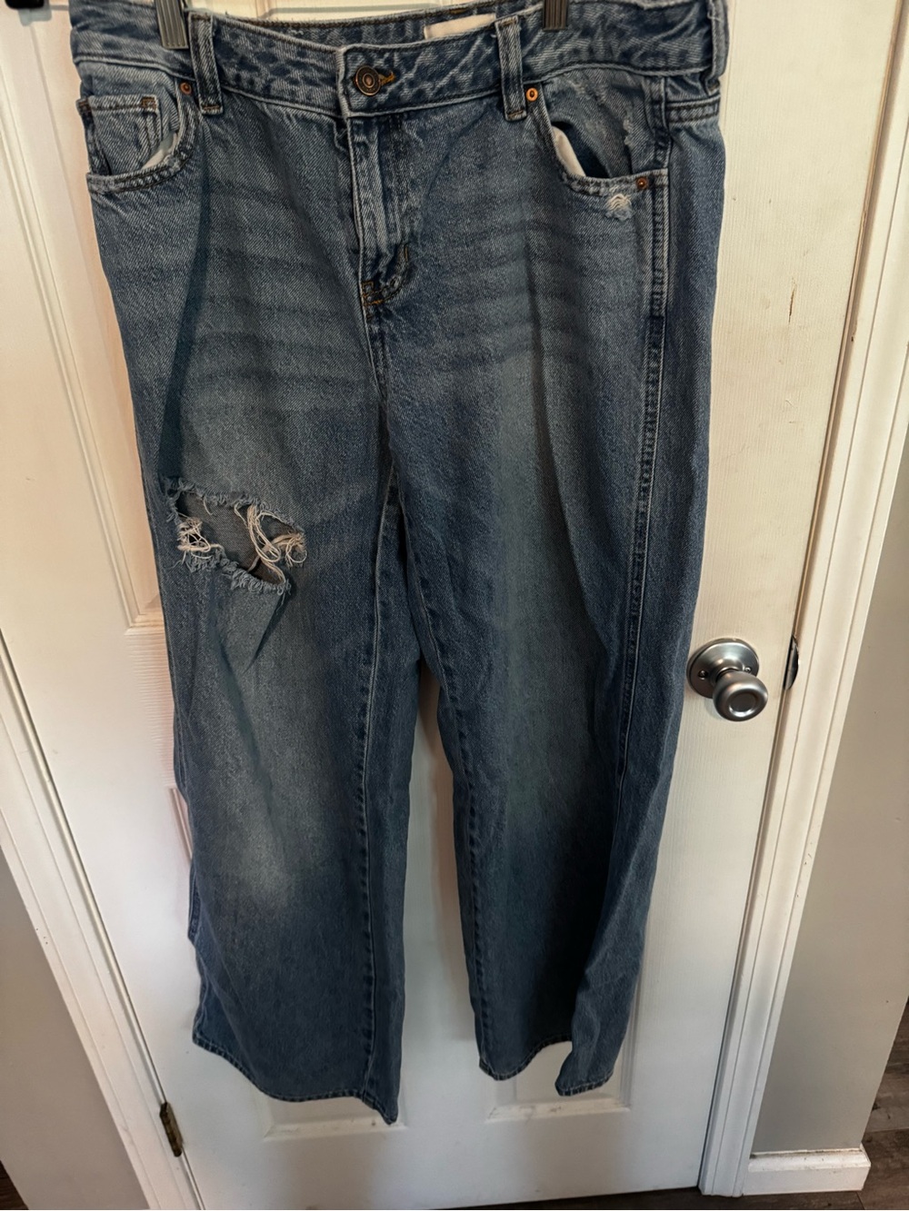 PacSun Light Blue Wide-Leg Distressed Jeans